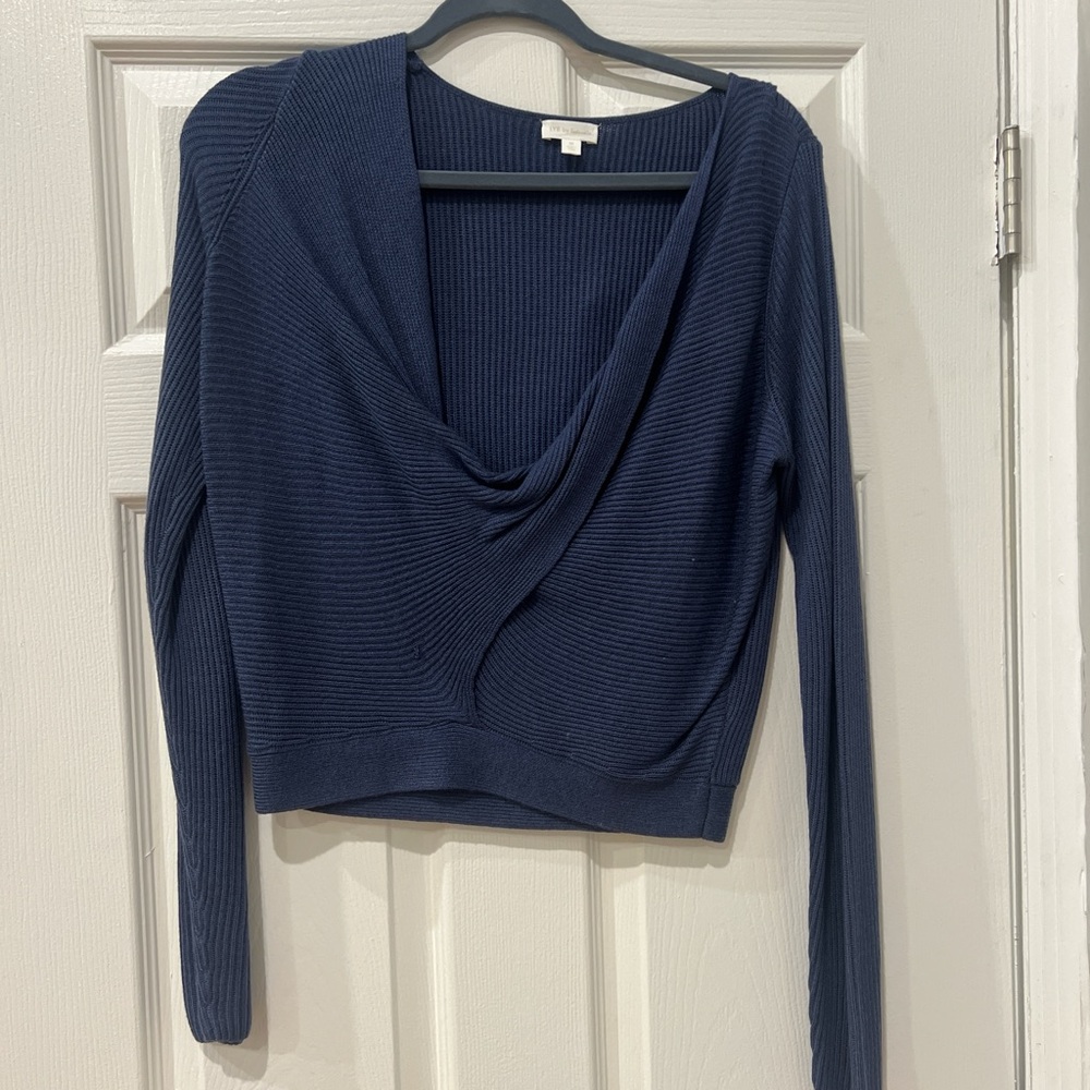 Loopknit LYR Surplice Sweater
Splendid 
Size Medium - Picture 7 of 8